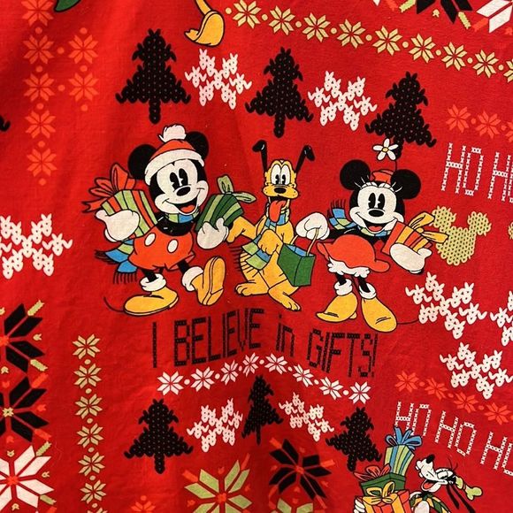 Christmas Scrub Top Disney women’s 2X Mickey Goofy Pluto Donald Daisy - Picture 7 of 12